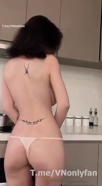 Idol tiktok yenthor thả dáng khoe vú đánh mông cực căng
